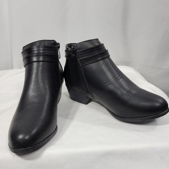 Rise Apparel Black Side Zipper Closure Ankle Booties Size 7 - Picture 1 of 9